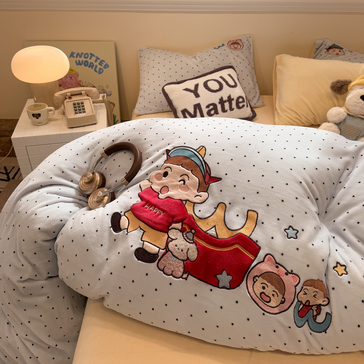 91家纺网 家纺一手货源 找家纺 佰亿莱 2026新款重工牛奶绒贴布绣四件套 快乐朋友