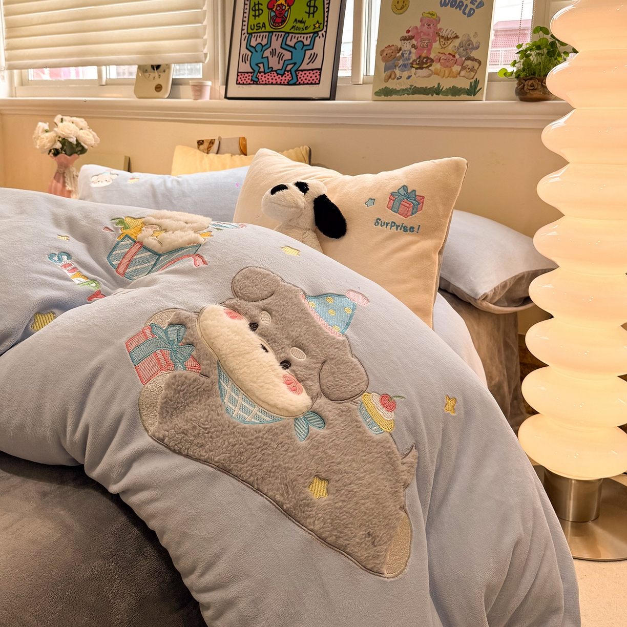 91家纺网 家纺一手货源 找家纺 佰亿莱 2026新款重工牛奶绒贴布绣四件套 礼物狗狗