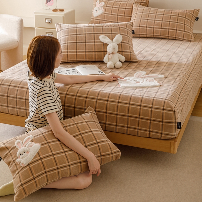 91家纺网 家纺一手货源 找家纺 （总）卡姿家纺 2025秋冬仿羊绒蒂芙呢绒—床笠三件套