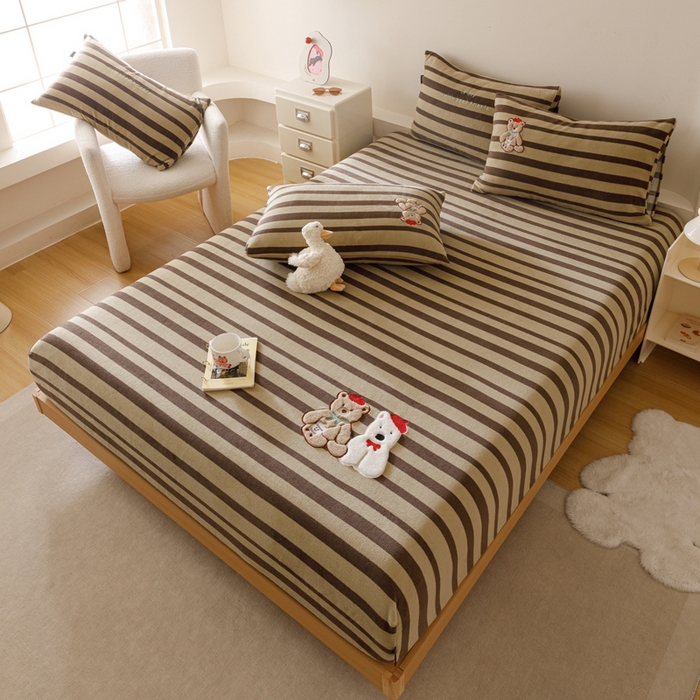 91家纺网 家纺一手货源 找家纺 卡姿家纺 2025秋冬仿羊绒蒂芙呢绒—床笠三件套 小熊和小狗