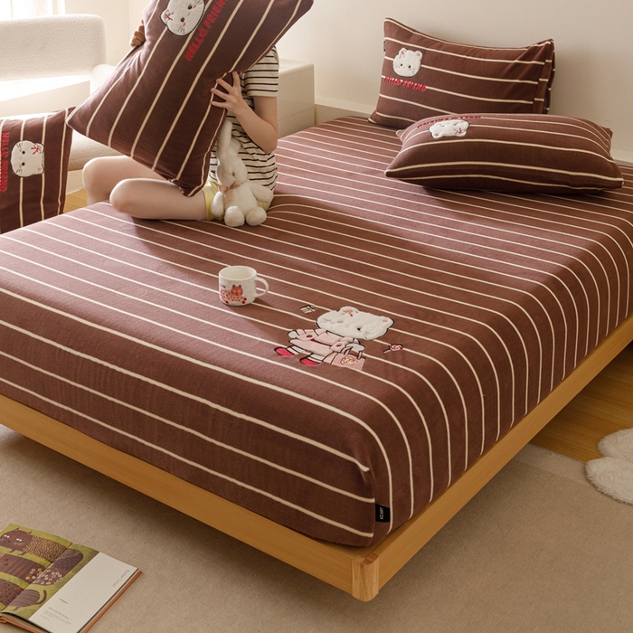 91家纺网 家纺一手货源 找家纺 卡姿家纺 2025秋冬仿羊绒蒂芙呢绒—床笠三件套 小猫安娜