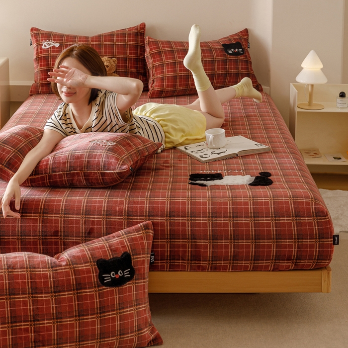 91家纺网 家纺一手货源 找家纺 卡姿家纺 2025秋冬仿羊绒蒂芙呢绒—床笠三件套 小猫噜噜