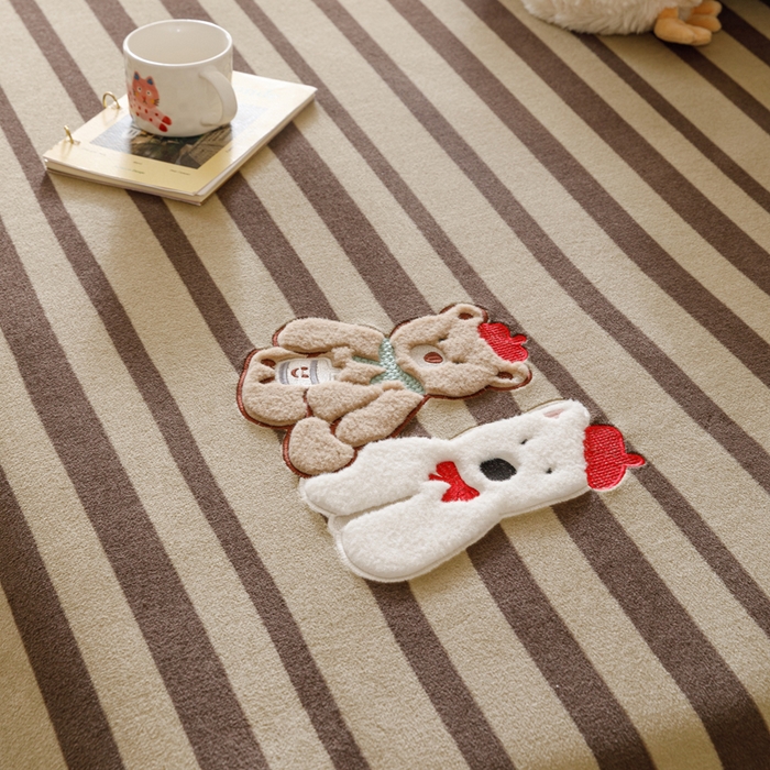 91家纺网 家纺一手货源 找家纺 卡姿家纺 2025秋冬仿羊绒蒂芙呢绒—床笠三件套 小熊和小狗