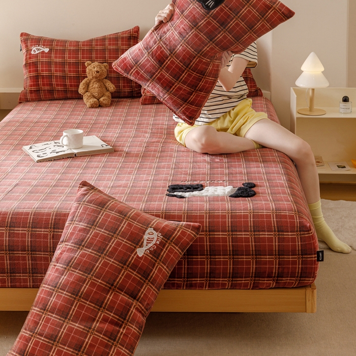 91家纺网 家纺一手货源 找家纺 卡姿家纺 2025秋冬仿羊绒蒂芙呢绒—床笠三件套 小猫噜噜