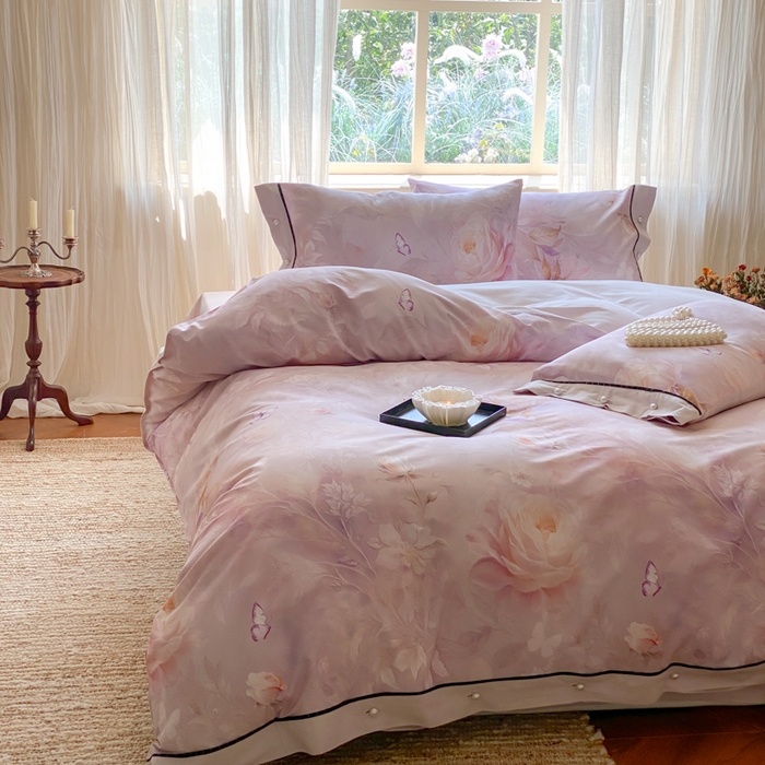 91家纺网 家纺一手货源 找家纺 薏思家纺 2025新款全棉100支数码印花生态磨毛轻奢款四件套-珍珠纽扣系列 花弄影-紫