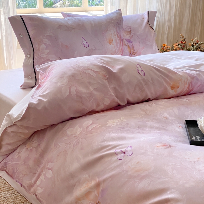 91家纺网 家纺一手货源 找家纺 薏思家纺 2025新款全棉100支数码印花生态磨毛轻奢款四件套-珍珠纽扣系列 花弄影-紫