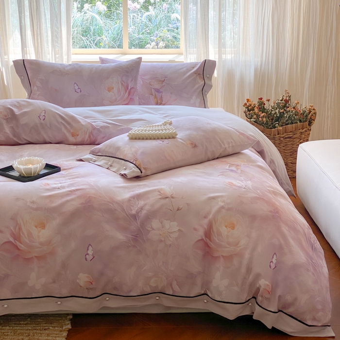 91家纺网 家纺一手货源 找家纺 薏思家纺 2025新款全棉100支数码印花生态磨毛轻奢款四件套-珍珠纽扣系列 花弄影-紫