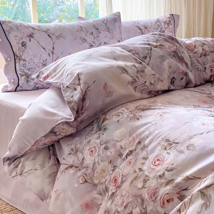 91家纺网 家纺一手货源 找家纺 薏思家纺 2025新款全棉100支数码印花生态磨毛轻奢款四件套-珍珠纽扣系列 紫纱春日