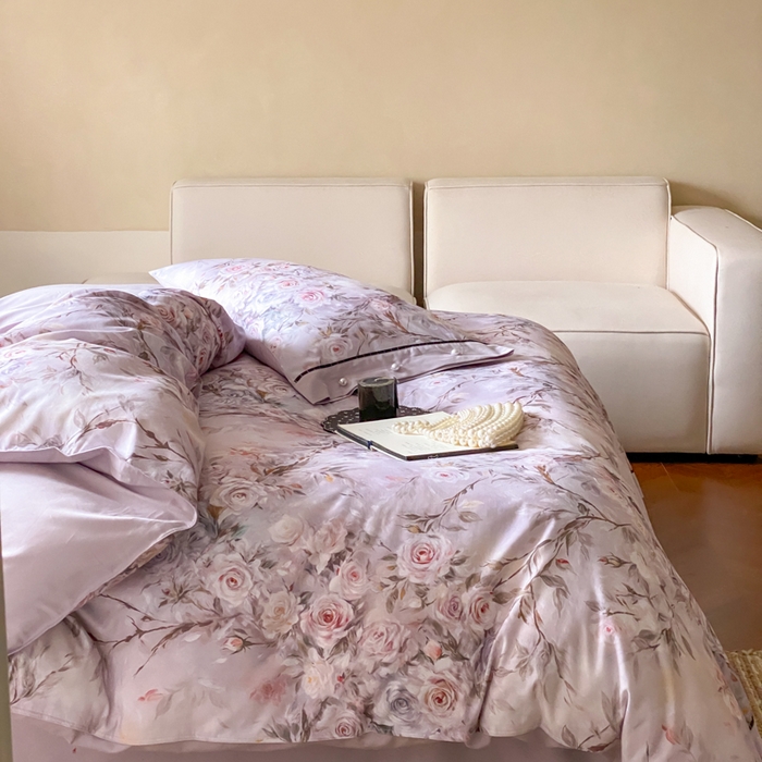 91家纺网 家纺一手货源 找家纺 薏思家纺 2025新款全棉100支数码印花生态磨毛轻奢款四件套-珍珠纽扣系列 紫纱春日