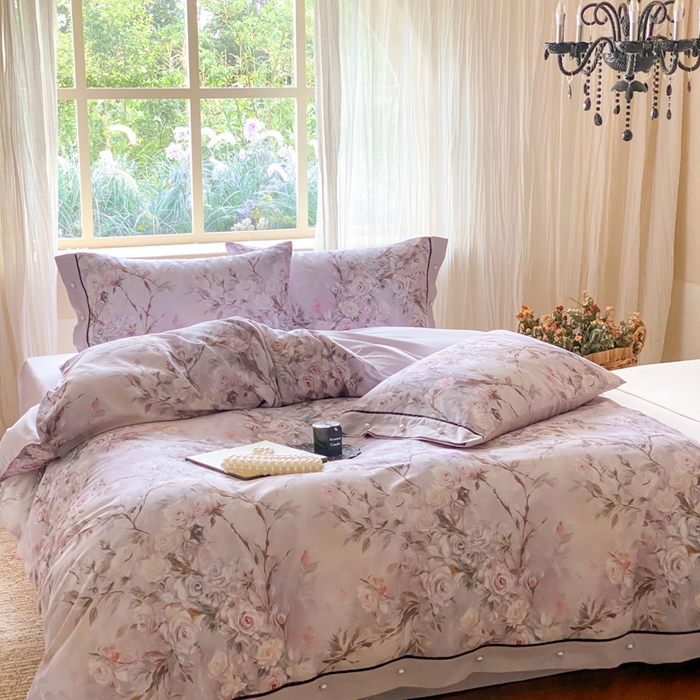 91家纺网 家纺一手货源 找家纺 薏思家纺 2025新款全棉100支数码印花生态磨毛轻奢款四件套-珍珠纽扣系列 紫纱春日