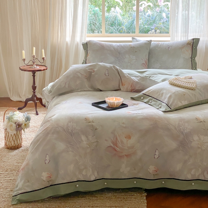 91家纺网 家纺一手货源 找家纺 薏思家纺 2025新款全棉100支数码印花生态磨毛轻奢款四件套-珍珠纽扣系列 花弄影-青