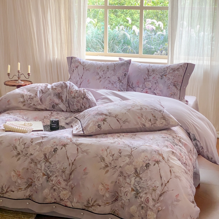 91家纺网 家纺一手货源 找家纺 薏思家纺 2025新款全棉100支数码印花生态磨毛轻奢款四件套-珍珠纽扣系列 紫纱春日