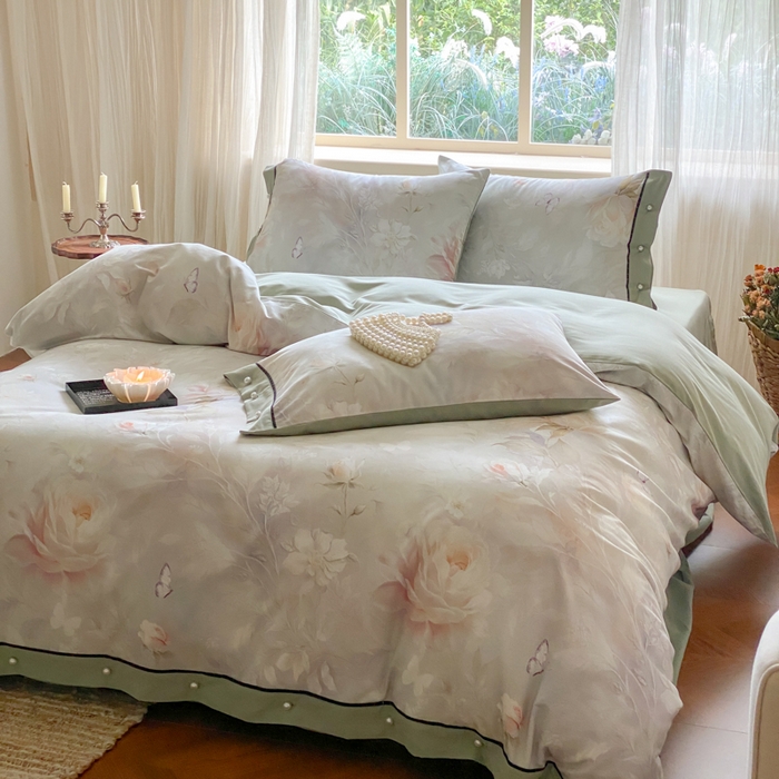 91家纺网 家纺一手货源 找家纺 薏思家纺 2025新款全棉100支数码印花生态磨毛轻奢款四件套-珍珠纽扣系列 花弄影-青