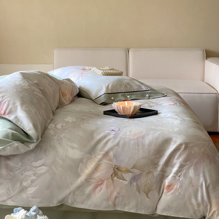 91家纺网 家纺一手货源 找家纺 薏思家纺 2025新款全棉100支数码印花生态磨毛轻奢款四件套-珍珠纽扣系列 花弄影-青