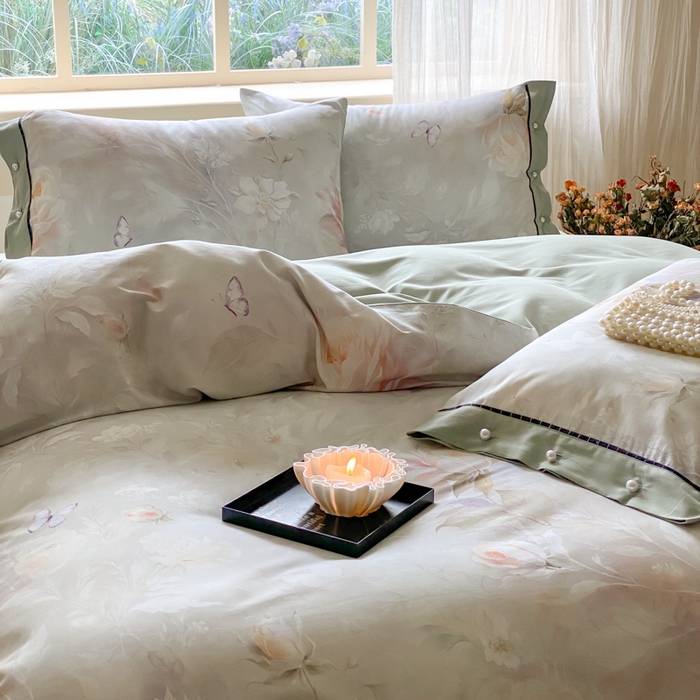 91家纺网 家纺一手货源 找家纺 薏思家纺 2025新款全棉100支数码印花生态磨毛轻奢款四件套-珍珠纽扣系列 花弄影-青