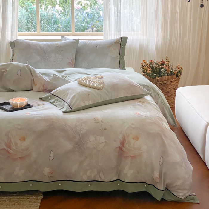 91家纺网 家纺一手货源 找家纺 薏思家纺 2025新款全棉100支数码印花生态磨毛轻奢款四件套-珍珠纽扣系列 花弄影-青