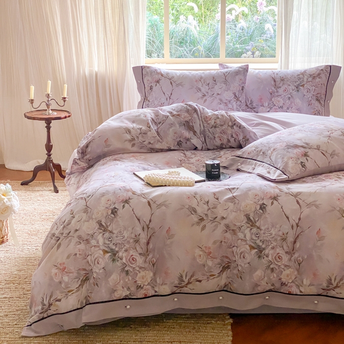 91家纺网 家纺一手货源 找家纺 薏思家纺 2025新款全棉100支数码印花生态磨毛轻奢款四件套-珍珠纽扣系列 紫纱春日