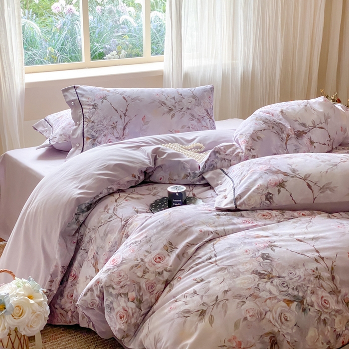 91家纺网 家纺一手货源 找家纺 薏思家纺 2025新款全棉100支数码印花生态磨毛轻奢款四件套-珍珠纽扣系列 紫纱春日