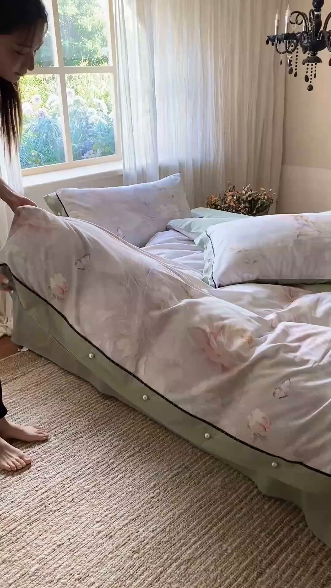 91家纺网 家纺一手货源 找家纺 薏思家纺 2025新款全棉100支数码印花生态磨毛轻奢款四件套-珍珠纽扣系列 花弄影-青