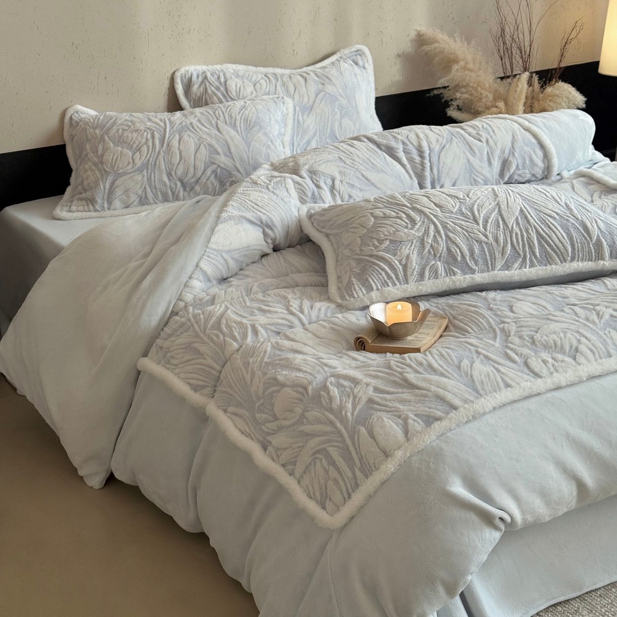 91家纺网 家纺一手货源 找家纺 MIU缪家居 2025新款A版兔毛B版牛奶绒四件套屋顶花园 屋顶花园-淡蓝