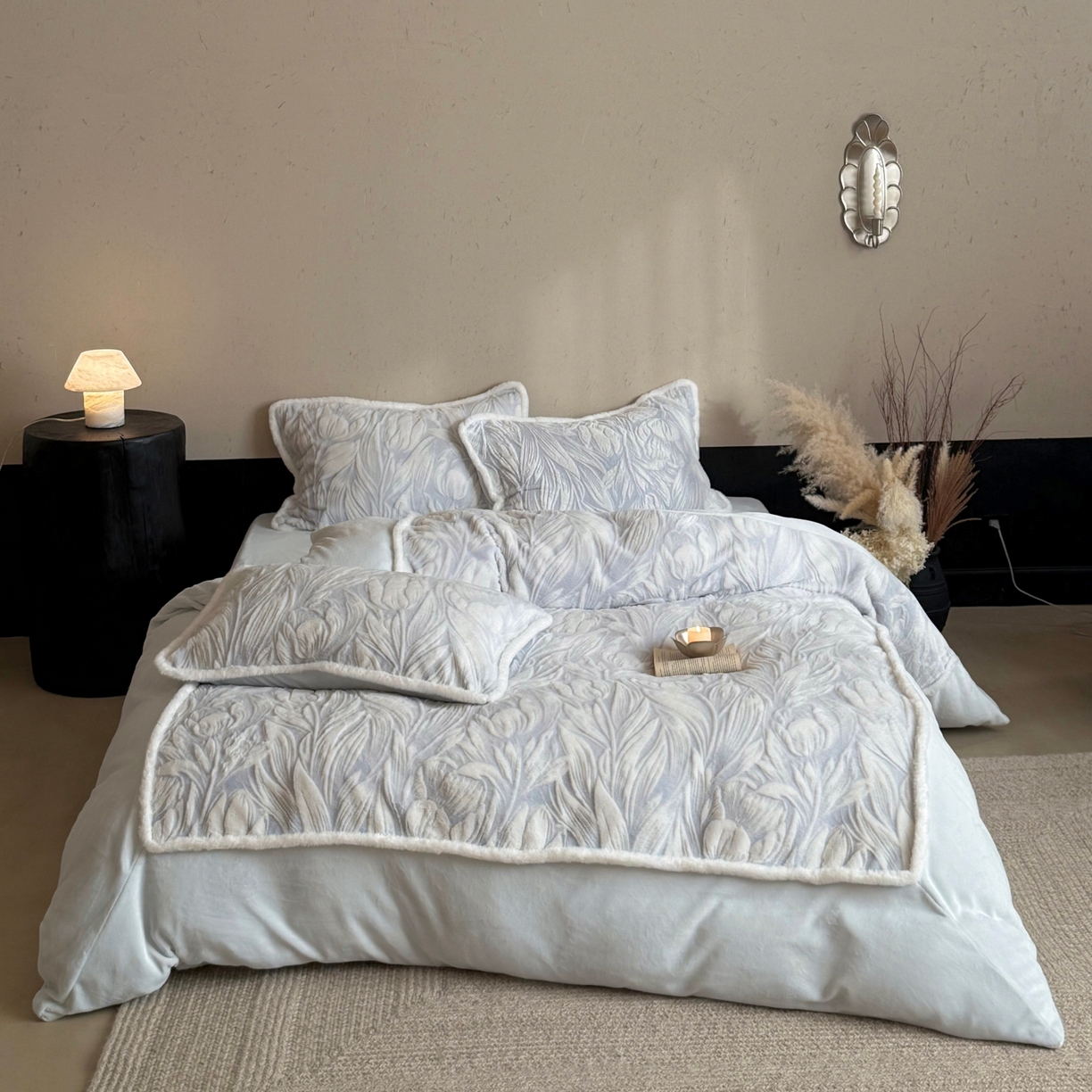 91家纺网 家纺一手货源 找家纺 MIU缪家居 2025新款A版兔毛B版牛奶绒四件套屋顶花园 屋顶花园-淡蓝