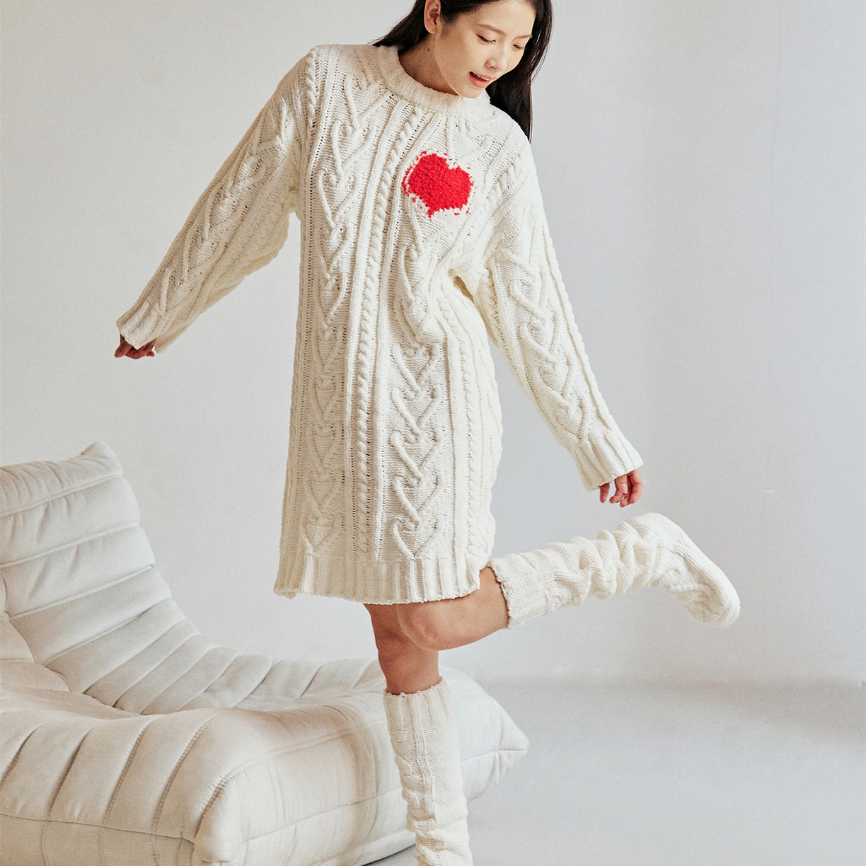 91家纺网 家纺一手货源 找家纺 暖绵绵家纺 2025新款雪尼尔针织家居服+袜子-温塔拉（零售价不得低于162元） 温塔拉-霜白