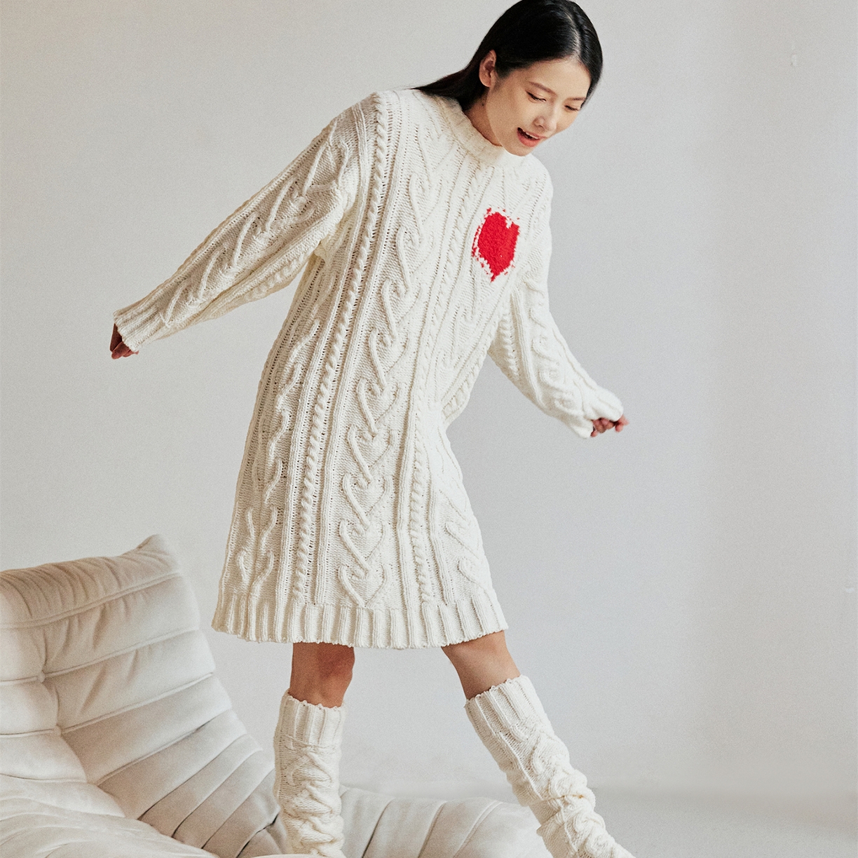 91家纺网 家纺一手货源 找家纺 暖绵绵家纺 2025新款雪尼尔针织家居服+袜子-温塔拉（零售价不得低于162元） 温塔拉-霜白