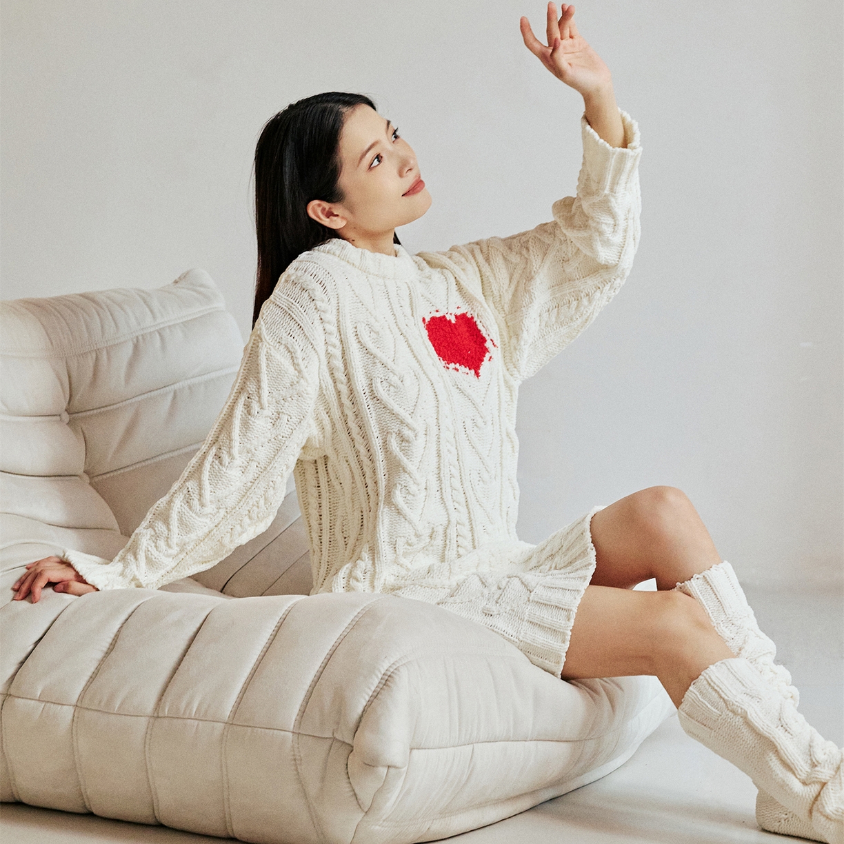 91家纺网 家纺一手货源 找家纺 暖绵绵家纺 2025新款雪尼尔针织家居服+袜子-温塔拉（零售价不得低于162元） 温塔拉-霜白