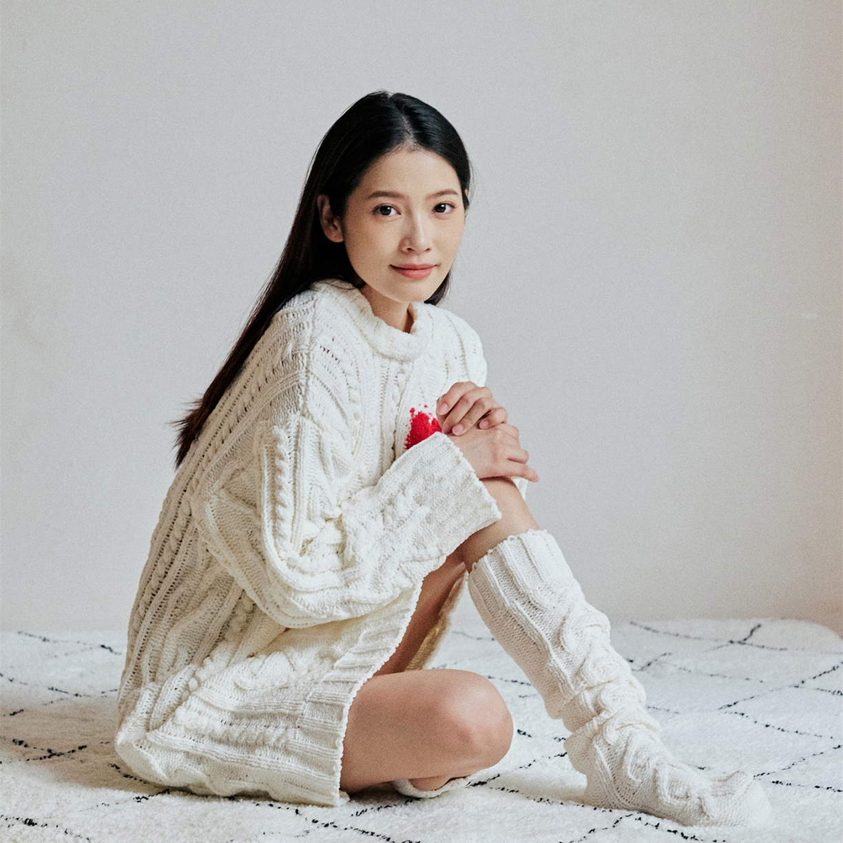 91家纺网 家纺一手货源 找家纺 暖绵绵家纺 2025新款雪尼尔针织家居服+袜子-温塔拉（零售价不得低于162元） 温塔拉-霜白