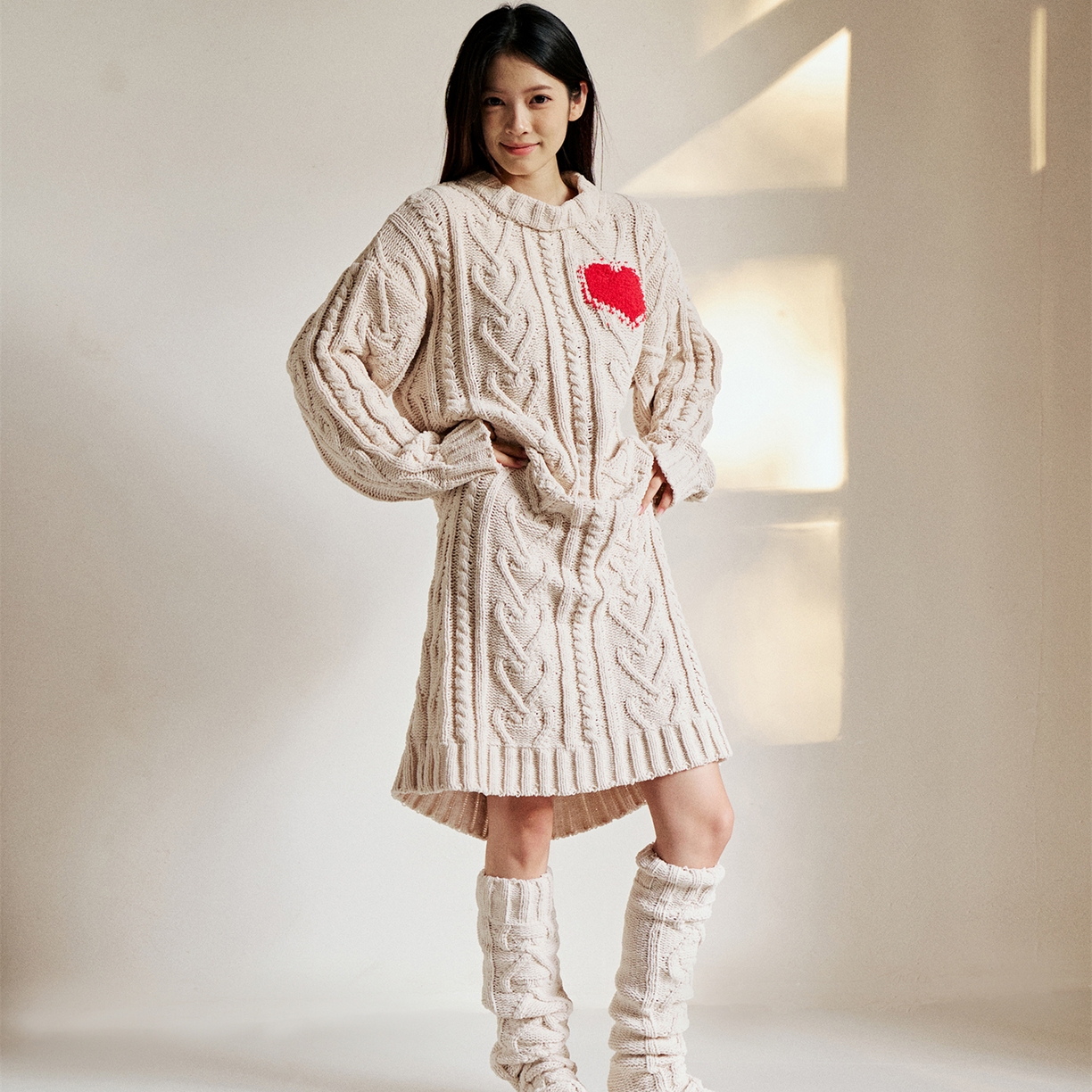 91家纺网 家纺一手货源 找家纺 暖绵绵家纺 2025新款雪尼尔针织家居服+袜子-温塔拉（零售价不得低于162元） 温塔拉-米色