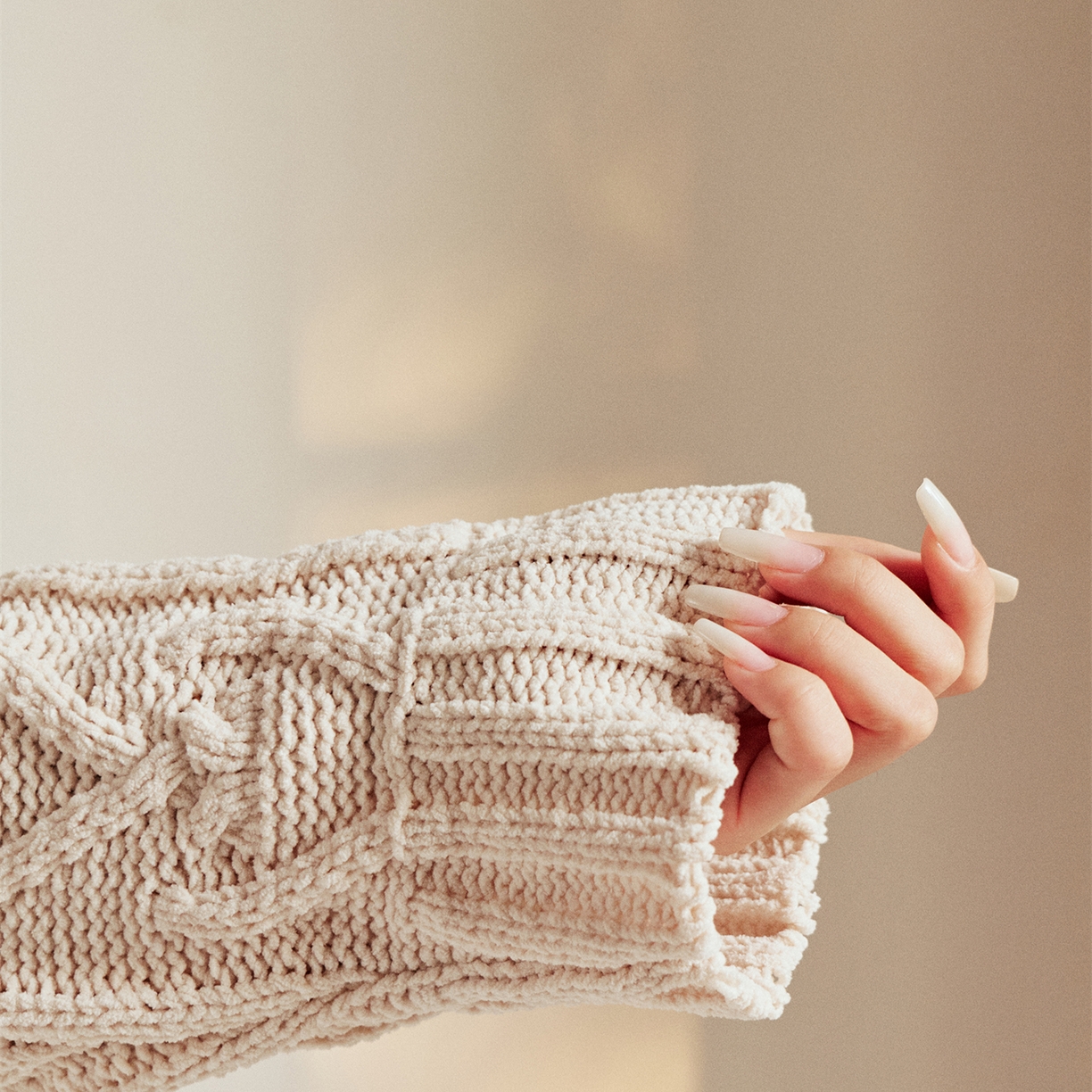 91家纺网 家纺一手货源 找家纺 暖绵绵家纺 2025新款雪尼尔针织家居服+袜子-温塔拉（零售价不得低于162元） 温塔拉-米色