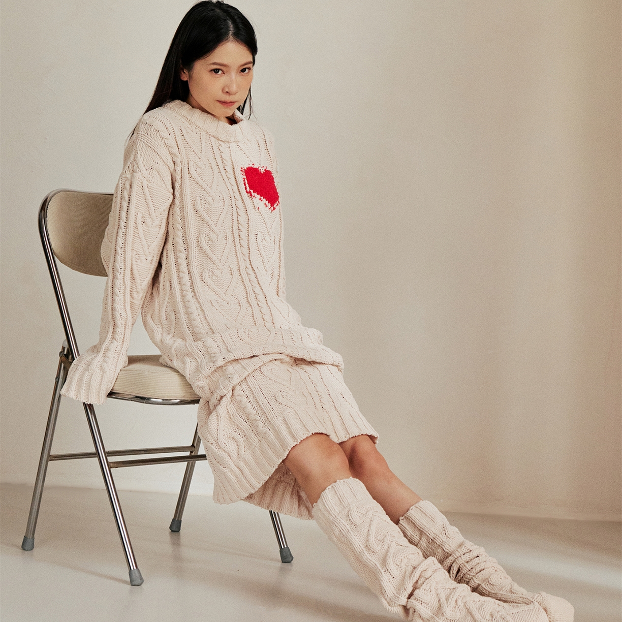 91家纺网 家纺一手货源 找家纺 暖绵绵家纺 2025新款雪尼尔针织家居服+袜子-温塔拉（零售价不得低于162元） 温塔拉-米色