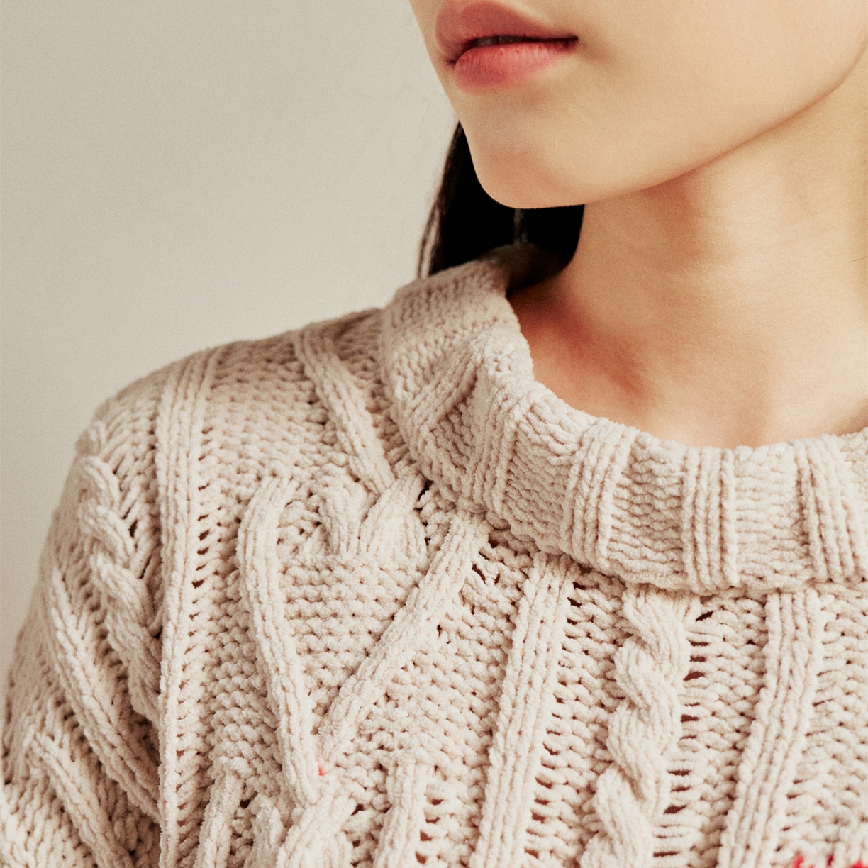 91家纺网 家纺一手货源 找家纺 暖绵绵家纺 2025新款雪尼尔针织家居服+袜子-温塔拉（零售价不得低于162元） 温塔拉-米色