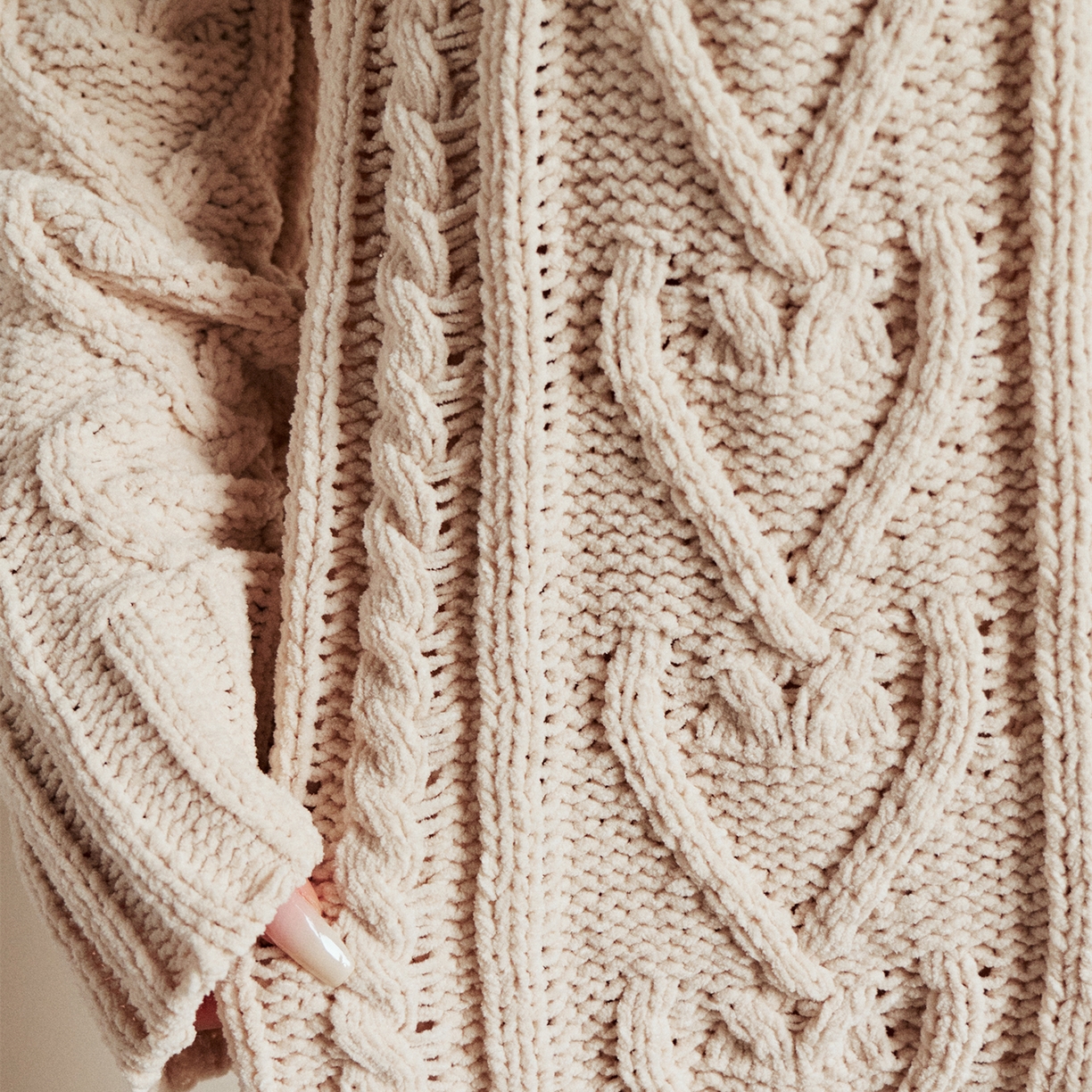 91家纺网 家纺一手货源 找家纺 暖绵绵家纺 2025新款雪尼尔针织家居服+袜子-温塔拉（零售价不得低于162元） 温塔拉-米色