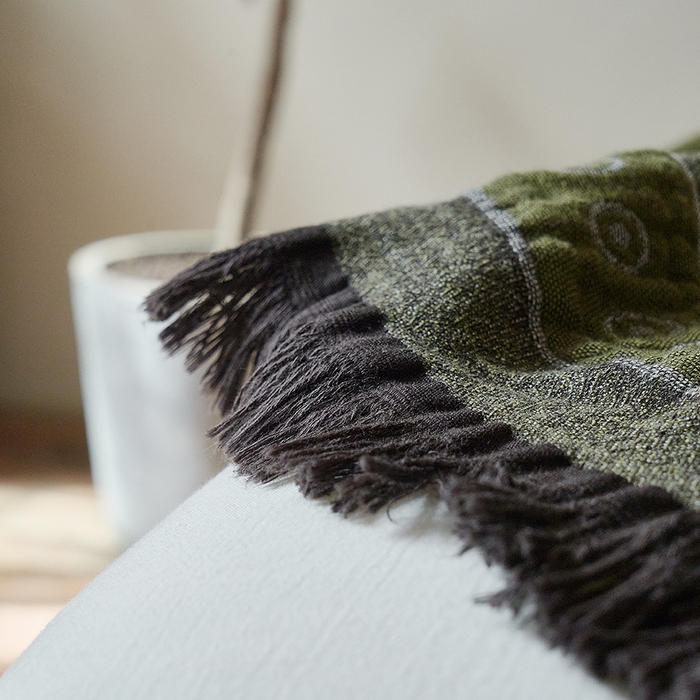 91家纺网 家纺一手货源 找家纺 子和家居 2025新款全棉色织提花毯子毛毯-墨茵 向阳生花（绿）