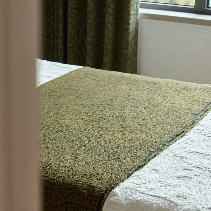 91家纺网 家纺一手货源 找家纺 子和家居 2025新款全棉色织提花毯子毛毯-墨茵 鹿鸣青