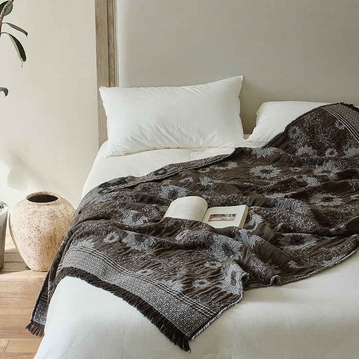 91家纺网 家纺一手货源 找家纺 子和家居 2025新款全棉色织提花毯子毛毯-墨茵 向往生花（咖）