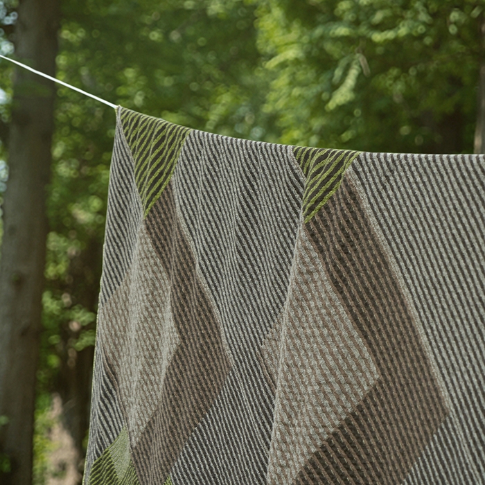 91家纺网 家纺一手货源 找家纺 子和家居 2025新款全棉色织提花毯子毛毯-墨茵 墨榛