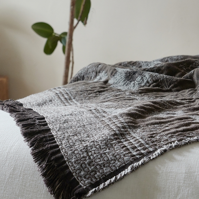 91家纺网 家纺一手货源 找家纺 子和家居 2025新款全棉色织提花毯子毛毯-墨茵 向往生花（咖）