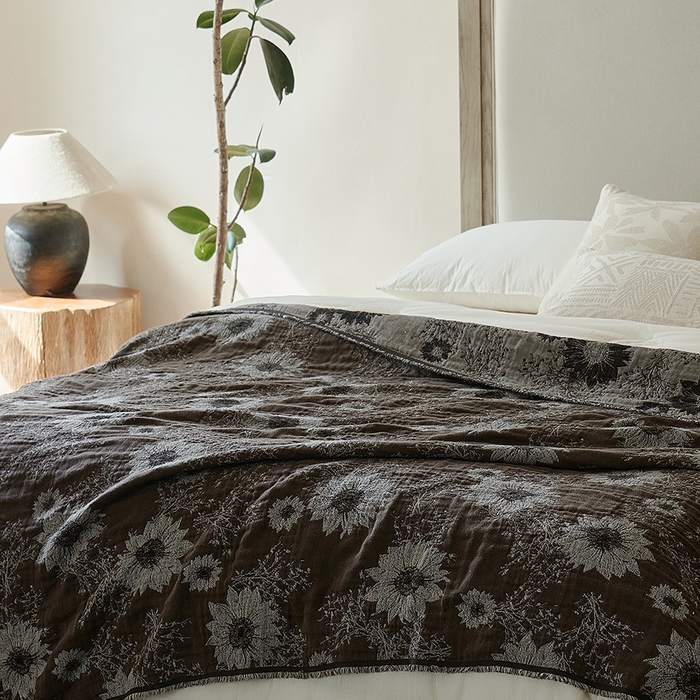 91家纺网 家纺一手货源 找家纺 子和家居 2025新款全棉色织提花毯子毛毯-墨茵 向往生花（咖）