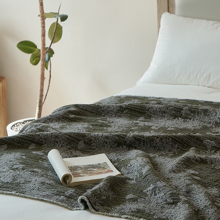 91家纺网 家纺一手货源 找家纺 子和家居 2025新款全棉色织提花毯子毛毯-墨茵 青野