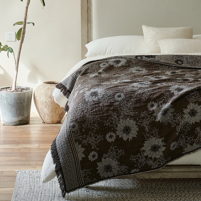 91家纺网 家纺一手货源 找家纺 子和家居 2025新款全棉色织提花毯子毛毯-墨茵 向往生花（咖）