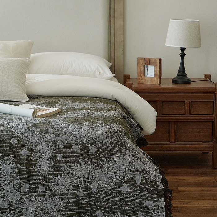 91家纺网 家纺一手货源 找家纺 子和家居 2025新款全棉色织提花毯子毛毯-墨茵 青野