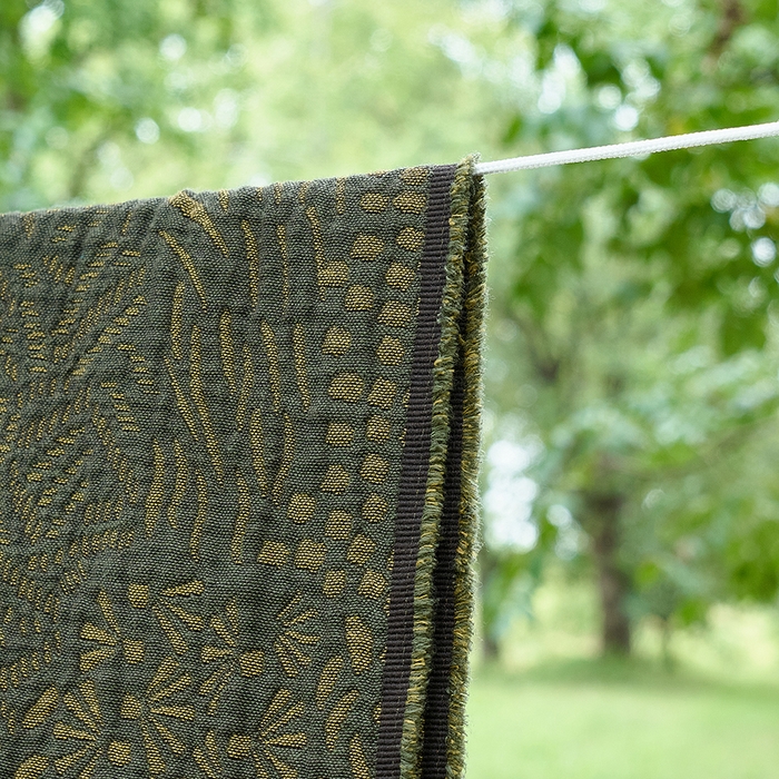 91家纺网 家纺一手货源 找家纺 子和家居 2025新款全棉色织提花毯子毛毯-墨茵 鹿鸣青