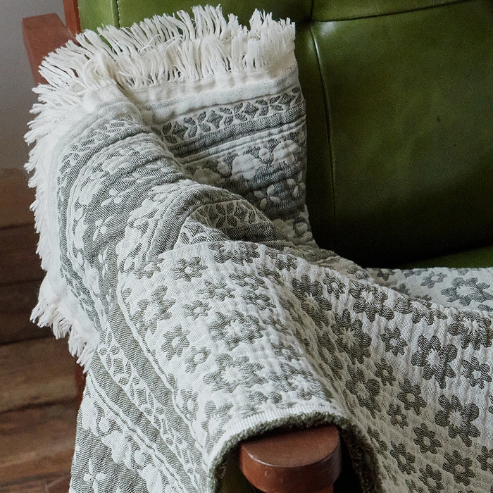 91家纺网 家纺一手货源 找家纺 子和家居 2025新款全棉色织提花毯子毛毯-墨茵 雏菊