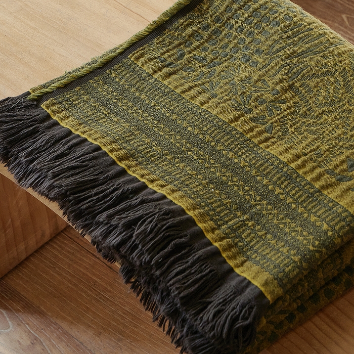 91家纺网 家纺一手货源 找家纺 子和家居 2025新款全棉色织提花毯子毛毯-墨茵 鹿鸣青