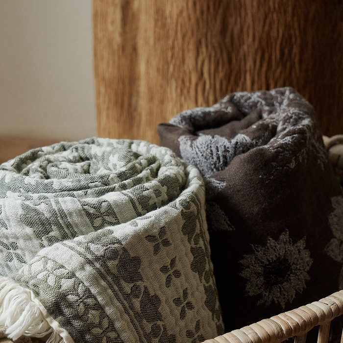 91家纺网 家纺一手货源 找家纺 子和家居 2025新款全棉色织提花毯子毛毯-墨茵 组合图