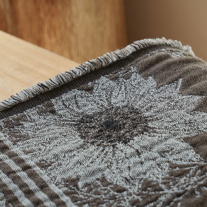 91家纺网 家纺一手货源 找家纺 子和家居 2025新款全棉色织提花毯子毛毯-墨茵 向往生花（咖）