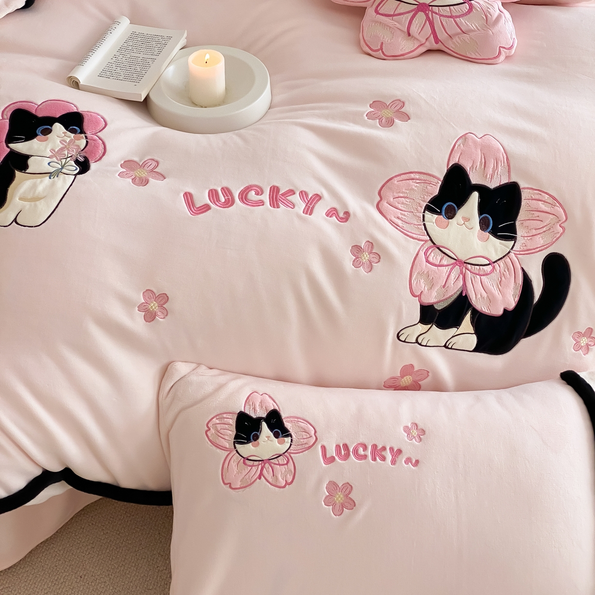 91家纺网 家纺一手货源 找家纺 （总）MIU缪家居 2025新款秋冬牛奶绒四件套桃花猫