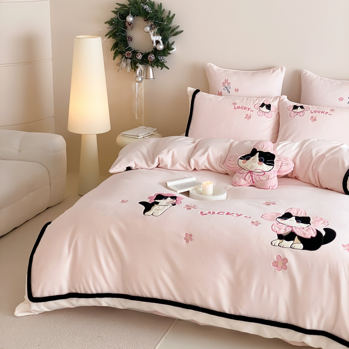 91家纺网 家纺一手货源 找家纺 （总）MIU缪家居 2025新款秋冬牛奶绒四件套桃花猫